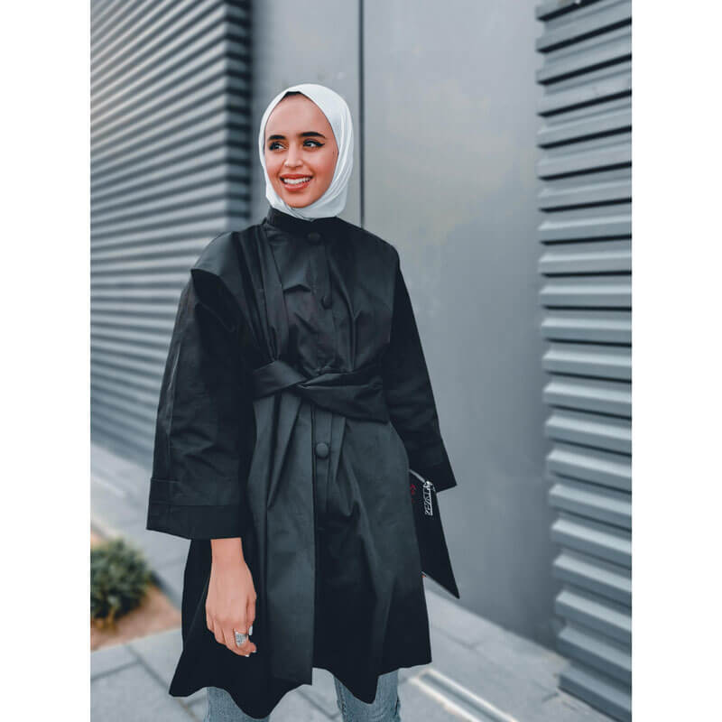 قميص فيكتوريا الأسود من لولوة الخطاف