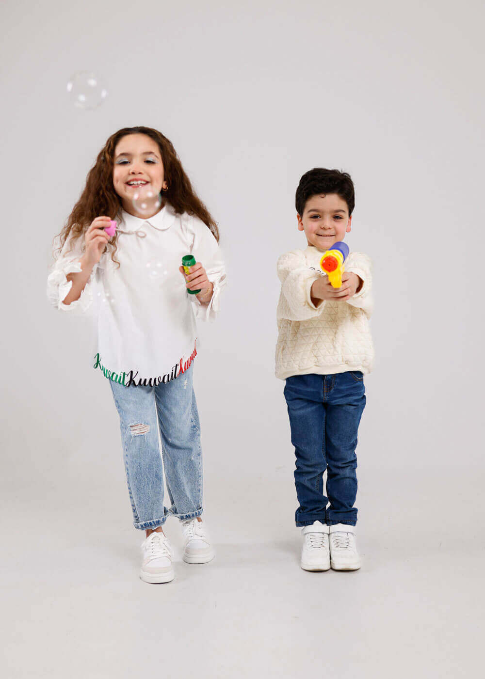 بلوزة بيضاء مع تطريز كويتي من الأسفل للبنات 23PSSTB49