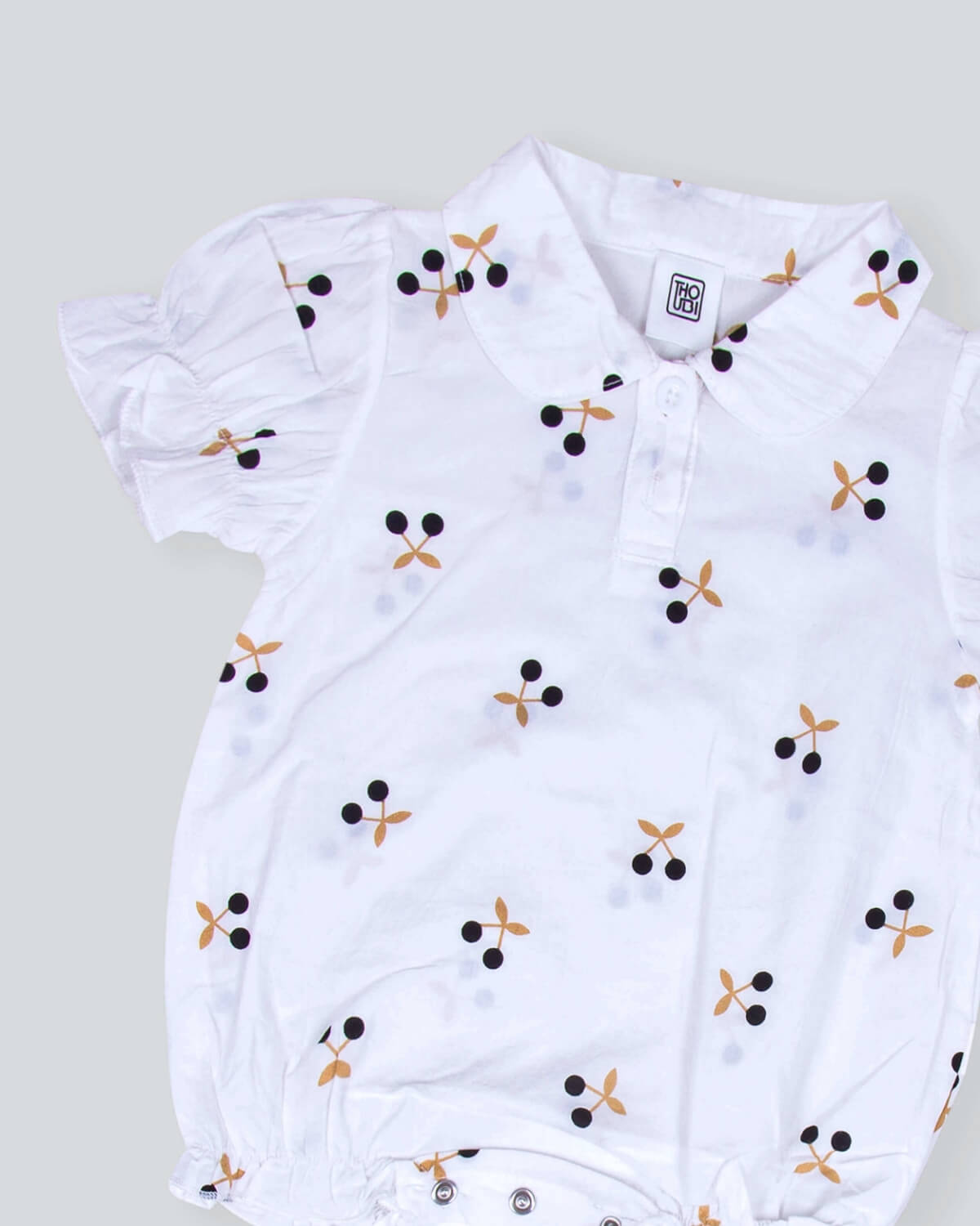 23SS0TB267210 بلوزة بنمط أبيض مع قبعة