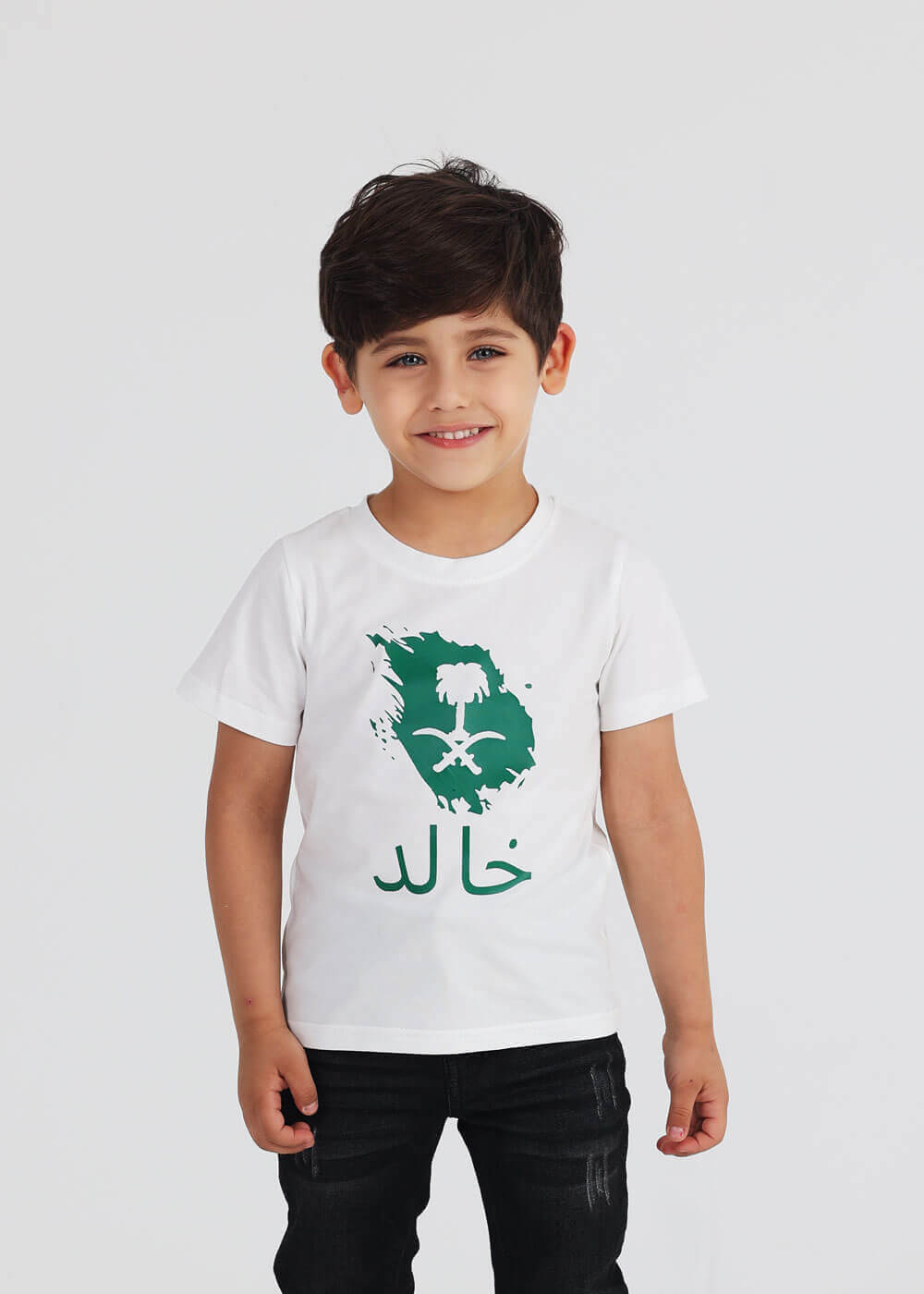 تصميم خريطة السعودية على تي شيرت أبيض (مع خيار طباعة الاسم)
