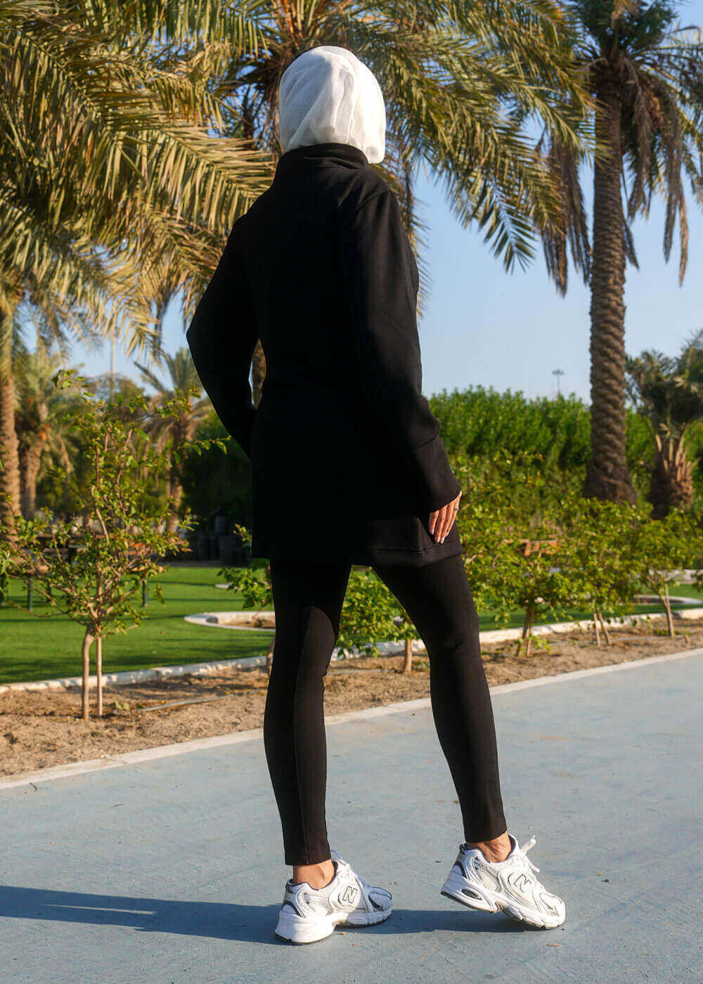 7473 سترة سوداء طويلة غير أساسية للنساء