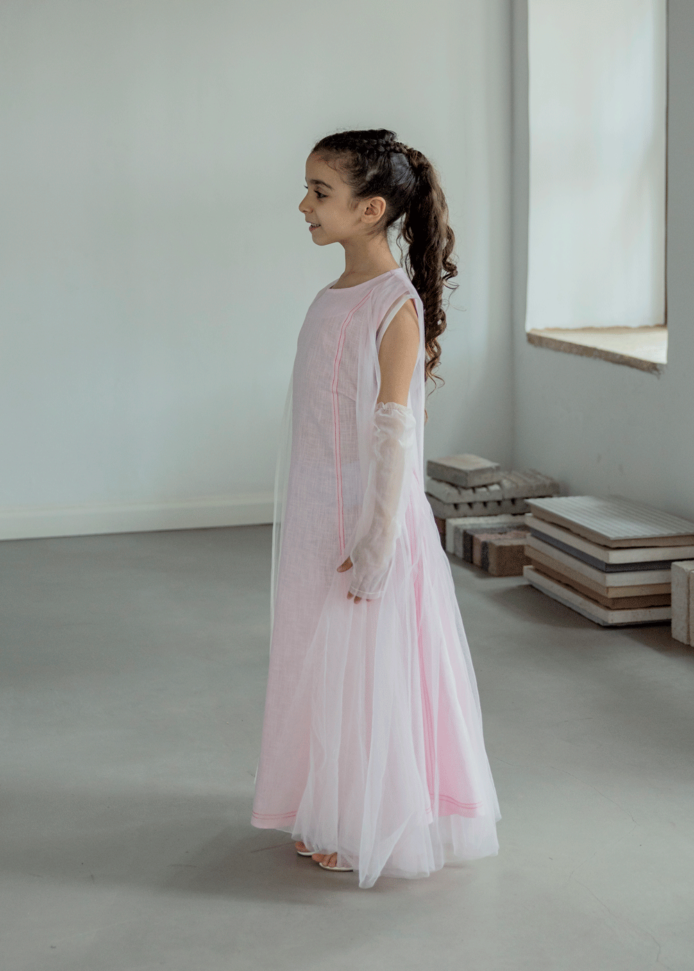 23SS1TB497310 فستان تور متعدد الألوان بدون أكمام للبنات