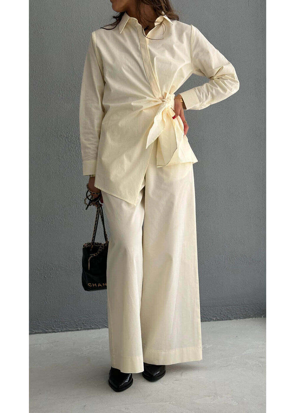 طقم 7563 باللون الأصفر الفاتح للنساء