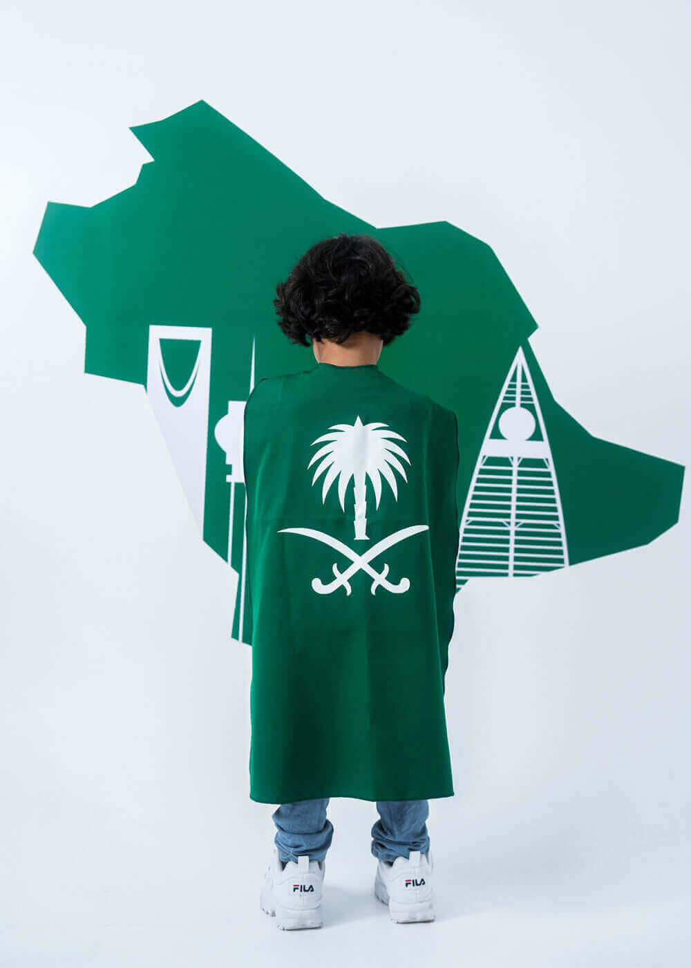 عباءة بيضاء وخضراء