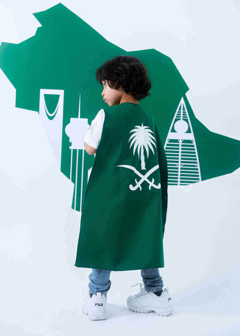 عباءة بيضاء وخضراء