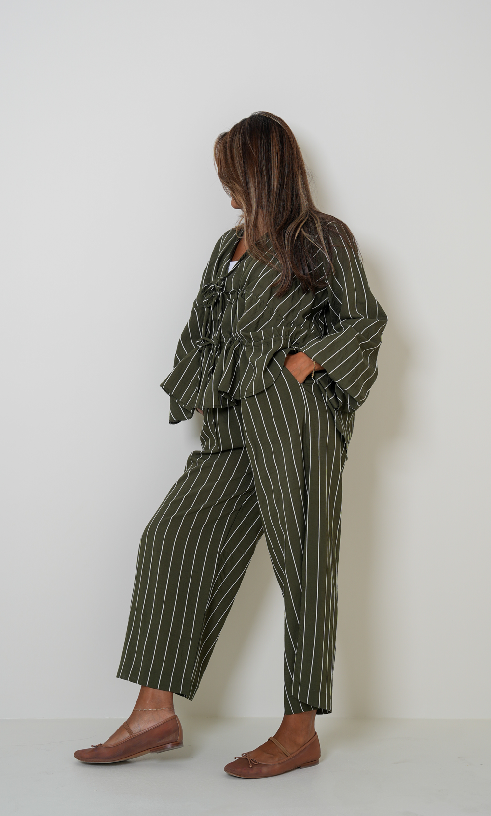 طقم صيفي مخطط باللون الزيتوني للنساء - رقم 7804