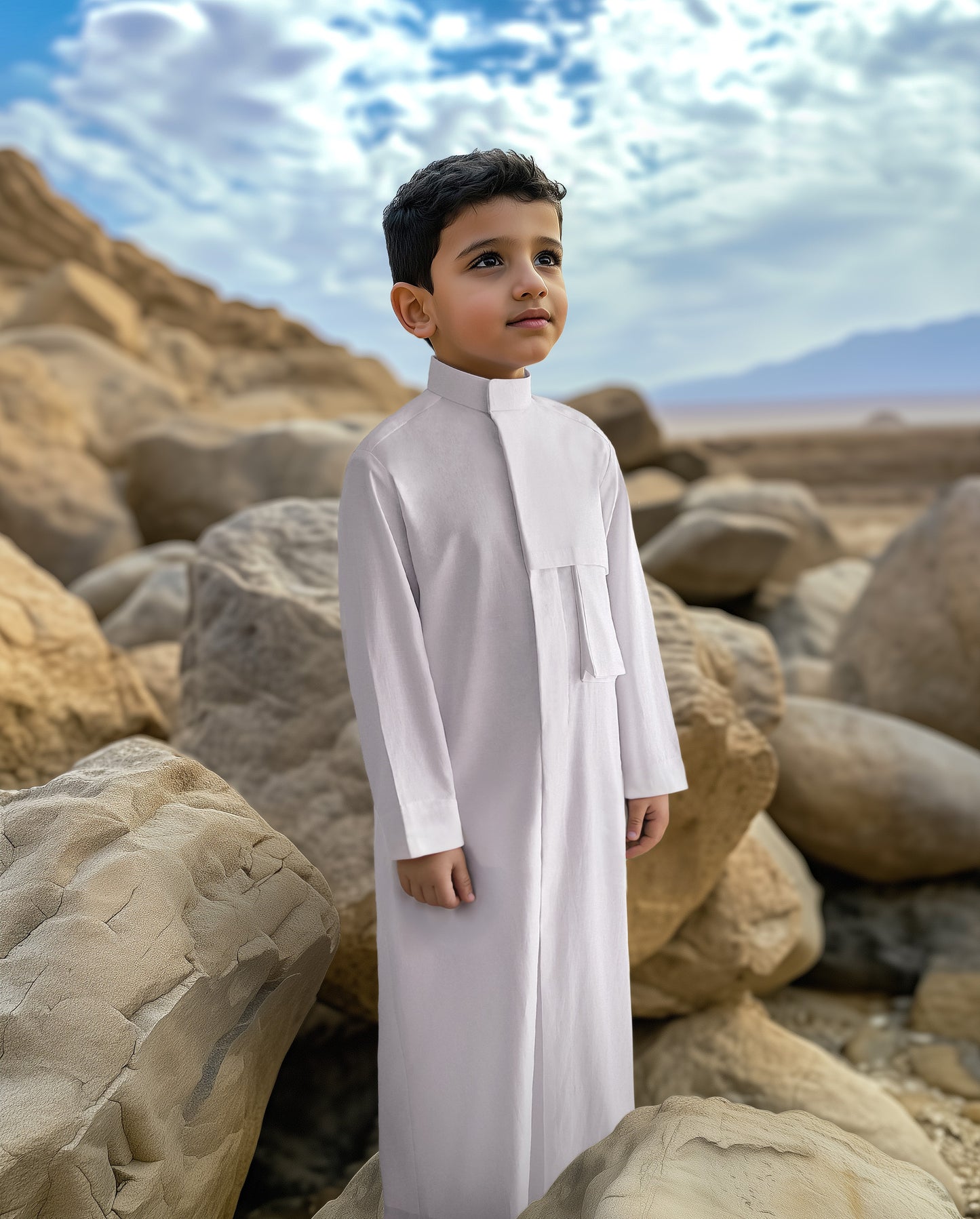 طقم دشداشة أبيض مع صدرية وحقيبة D2