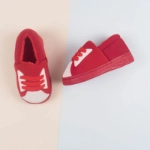 صورة حذاء سنيكرز أحمر للاطفال