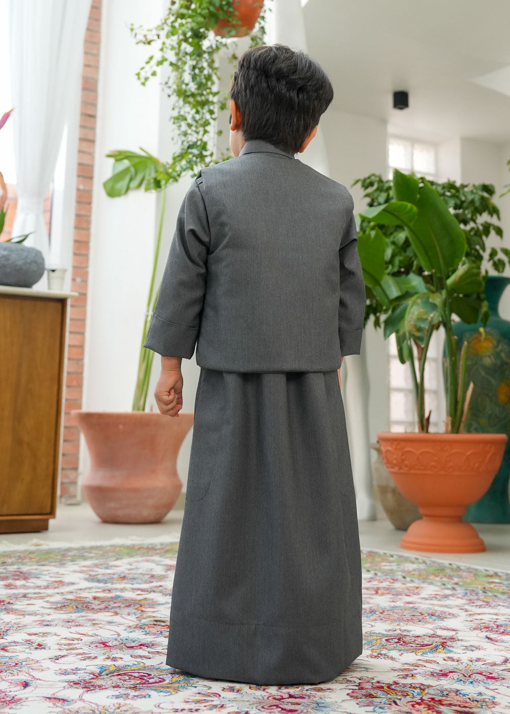 Dark Grey Dishdasha Set With Vest And Bag D4