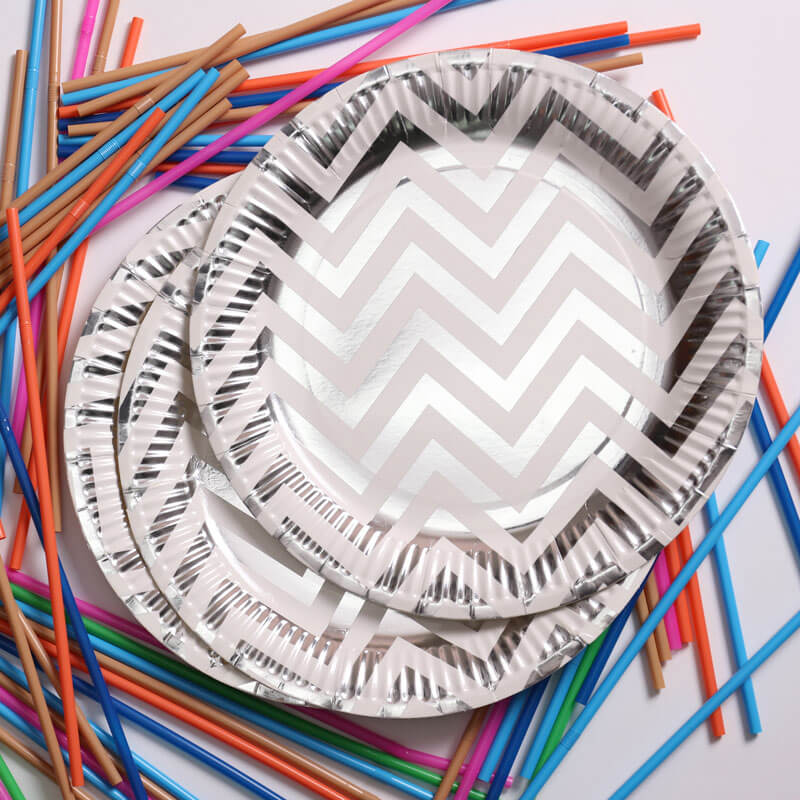 White And Gold Wave Pattern Paper Plate