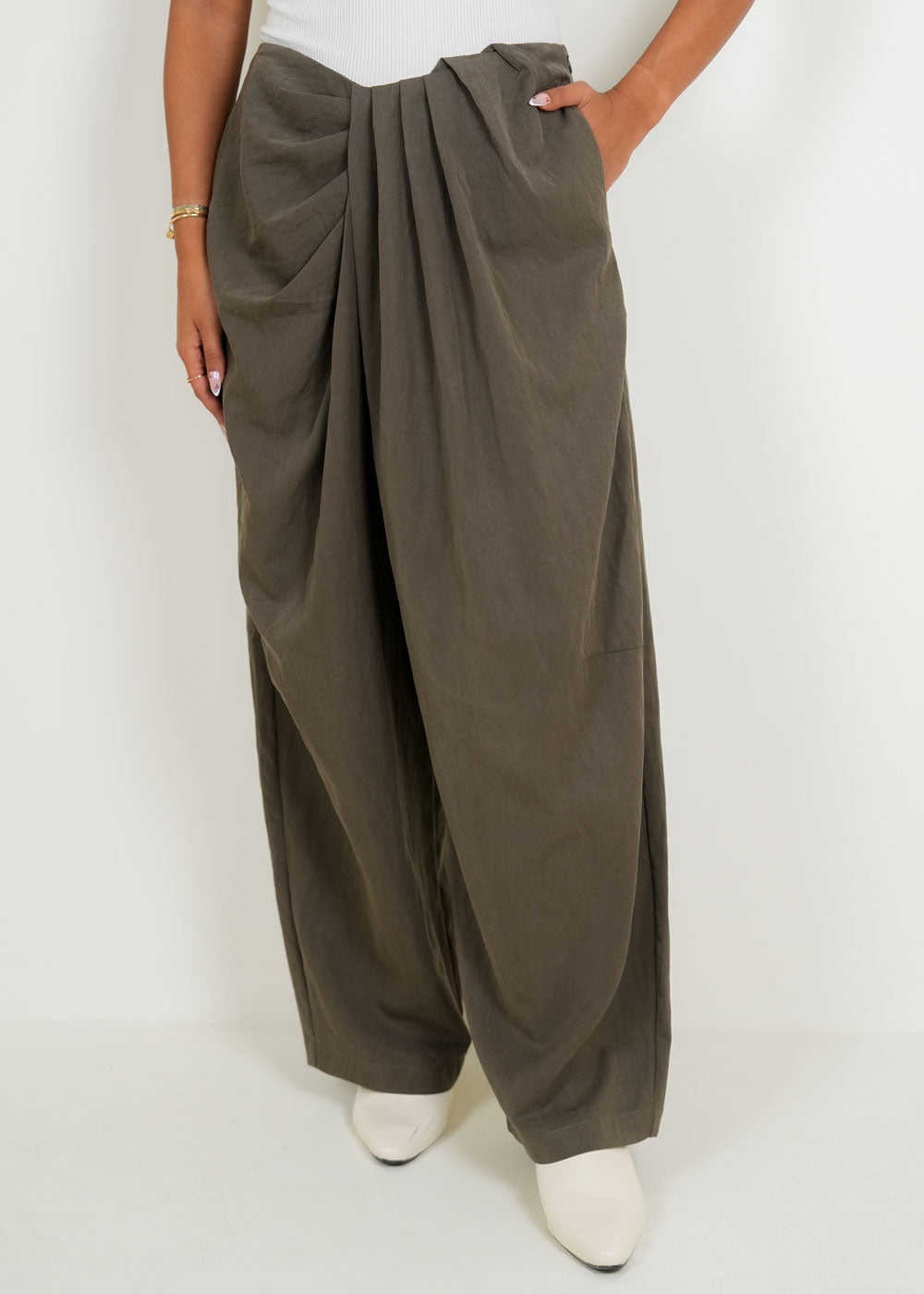 7967 Black Pleated Pants For Women
