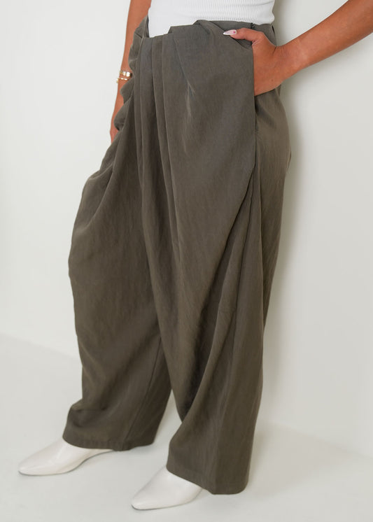 7967 Black Pleated Pants For Women