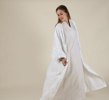 Beige Daraa With Bisht For Women