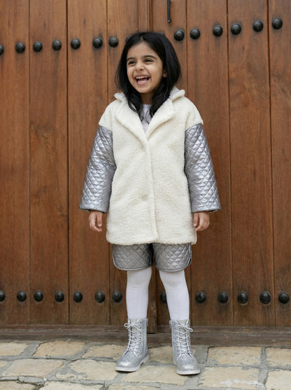 طقم رمادي رقم 8056 للأطفال بمناسبة اليوم الوطني