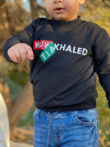 بلوزة سوداء للأطفال - تصميم ملصق
