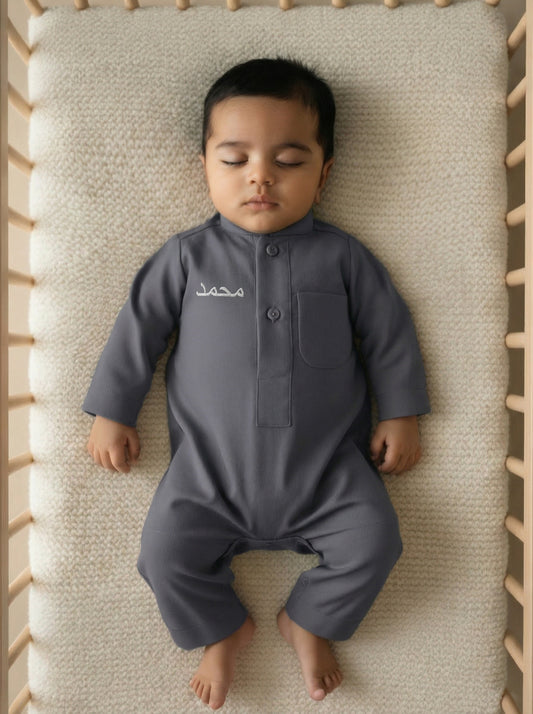 دشداشة الجزيرة الشتوية الرمادية للمواليد (مع تطريز الاسم)