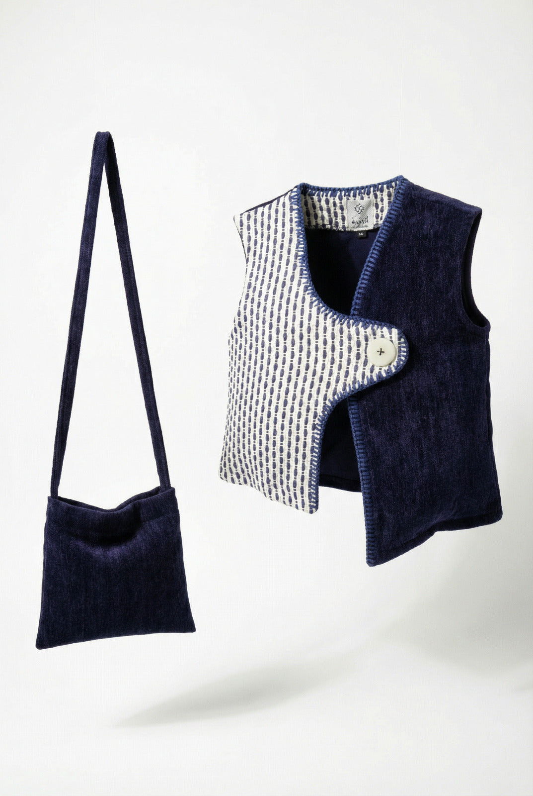 Boys’ Navy And White Gergean Vest With Bag Al Jazeera
