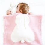 صورة بطانية الأرنب زهري للأطفال (مع اسم التطريز)