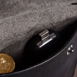 صورة حقيبة حزام جلد أسود نسائي (مع طباعة الاسم)