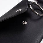صورة حقيبة سوداء على شكل حزام نسائي (مع طباعة الاسم)