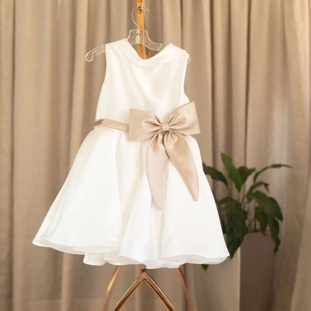 صورة فستان أبيض وبيج للبنات - موديل 1