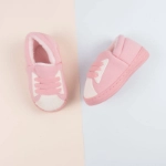 صورة حذاء سنيكرز وردي للاطفال