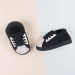 صورة حذاء سنيكرز أسود للاطفال