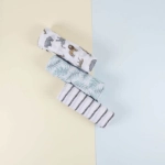 صورة غطاء مهد أبيض منقوش من ثلاث قطع للمواليد
