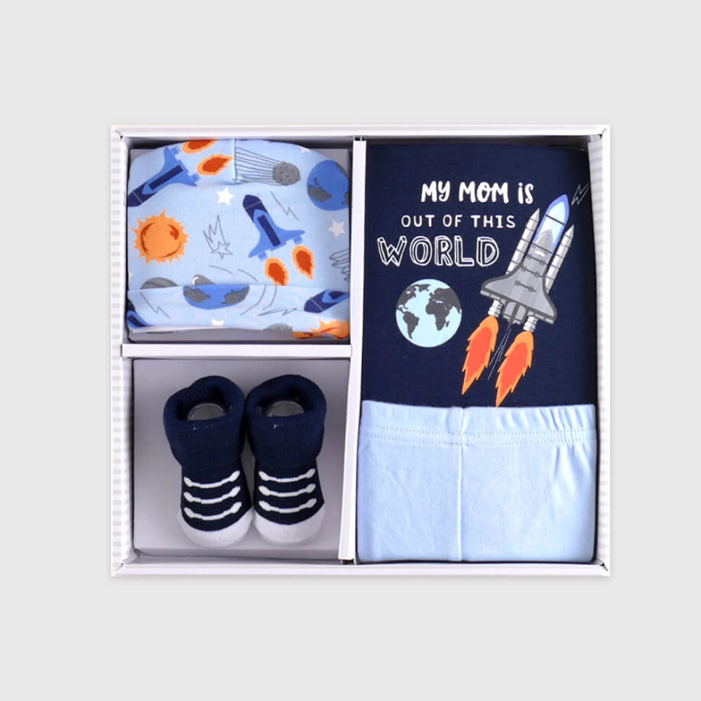 صورة 4 قطع علبة هدايا موديل رقم 18 - بدلة للمواليد بطباعة فضاء المدار الأزرق