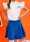 صورة طقم مدرسي باللونين الأبيض والأزرق كلاسيكي للبنات (مع إمكانية تطريز الإسم)