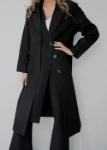 صورة معطف طويل أسود نسائي