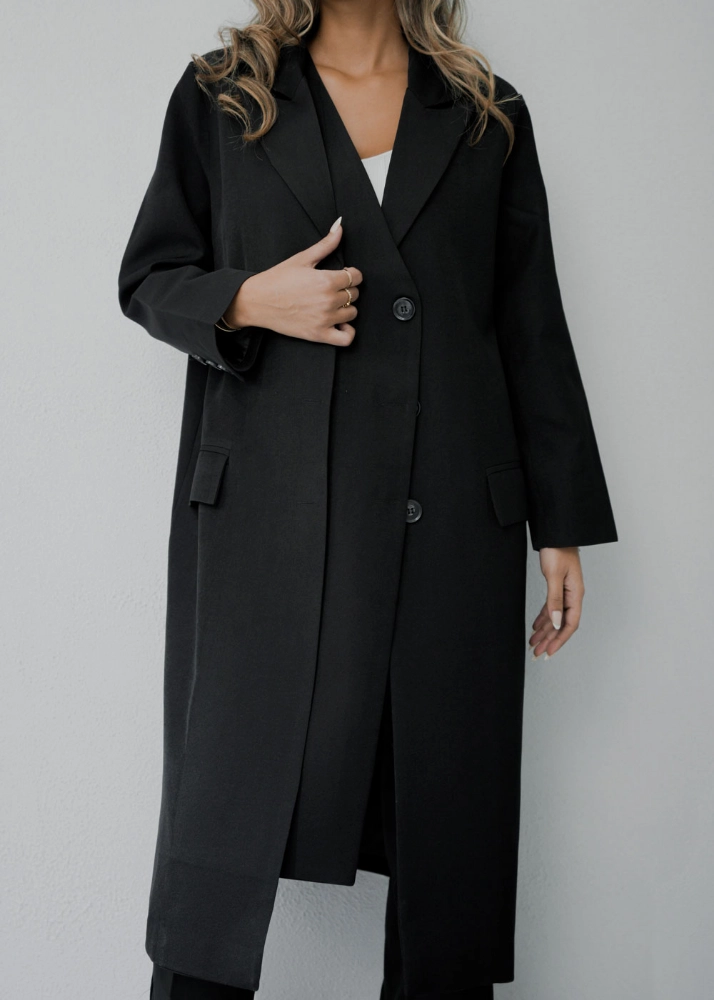 صورة معطف طويل أسود نسائي