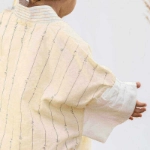 صورة فستان كيمونو بالخط العربي باللون الأصفر البارميزان لحديثي الولادة